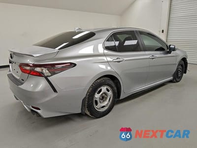 Trzecie zdjęcie samochodu z tyłu: 2024 TOYOTA CAMRY SE VIN:4T1G11AK4RU918319 - miniatura