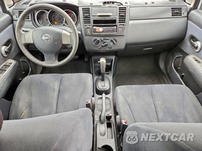 Zdjęcie 8 z 14 samochodu: 2011 NISSAN VERSA S VIN:3N1CC1AP6BL467793 - miniatura