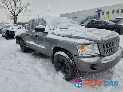 Czwarte zdjęcie samochodu z boku: 2010 DODGE DAKOTA SXT VIN:1D7CW3GKXAS110702 - miniatura