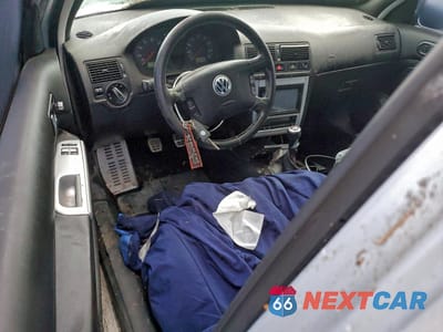 Zdjęcie 8 z 13 samochodu: 2001 VOLKSWAGEN GTI GLX VIN:9BWPG61JX14042731 - miniatura