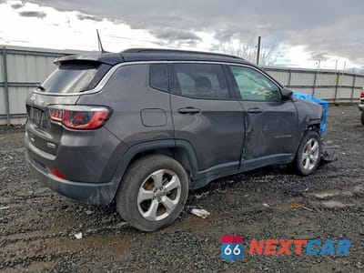 Trzecie zdjęcie samochodu z tyłu: 2018 JEEP COMPASS LATITUDE VIN:3C4NJDBBXJT161694 - miniatura