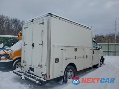 Trzecie zdjęcie samochodu z tyłu: 2018 CHEVROLET EXPRESS G3500 VIN:1GB0GRFGXJ1336419 - miniatura