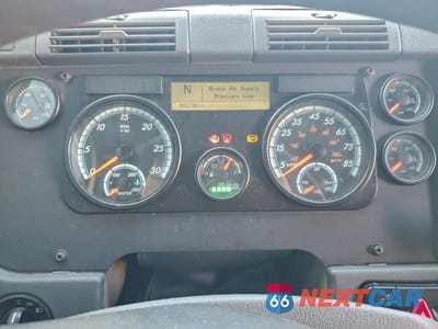 Zdjęcie 8 z 10 samochodu: 2018 FREIGHTLINER CASCADIA 125 SEMI TRUCK VIN:3AKJGLDR7JSJH1217 - miniatura
