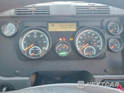 Zdjęcie 8 z 10 samochodu: 2018 FREIGHTLINER CASCADIA 125 SEMI TRUCK VIN:3AKJGLDR7JSJH1217 - miniatura
