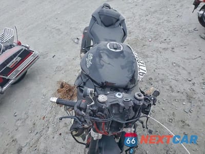 Piąte zdjęcie samochodu w środku: 2020 KAWASAKI ZX636 K VIN:JKBZXJH17LA005996 - miniatura