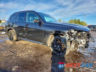 Czwarte zdjęcie samochodu z boku: 2025 BMW X5 XDRIVE40I VIN:5UX23EU03S9002071 - miniatura