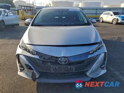 Piąte zdjęcie samochodu w środku: 2021 TOYOTA PRIUS PRIME LE VIN:JTDKAMFP3M3178555 - miniatura