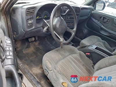 Zdjęcie 8 z 14 samochodu: 2001 CHEVROLET S TRUCK S10 VIN:1GCCT19W618113052 - miniatura