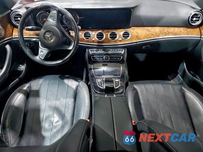 Zdjęcie 8 z 11 samochodu: 2017 MERCEDES-BENZ E 300 4MATIC VIN:WDDZF4KB6HA108596 - miniatura