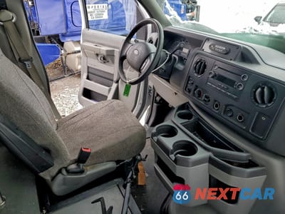 Piąte zdjęcie samochodu w środku: 2019 FORD ECONOLINE E350 SUPER DUTY CUTAWAY VAN VIN:1FDEE3FS9KDC71664 - miniatura