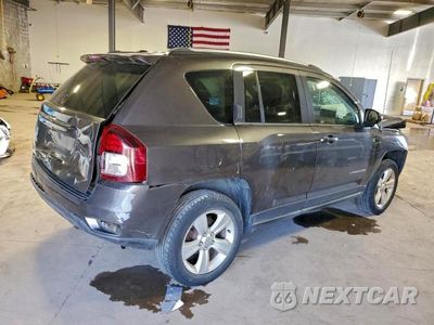 Trzecie zdjęcie samochodu z tyłu: 2016 JEEP COMPASS LATITUDE VIN:1C4NJDEB1GD596324 - miniatura