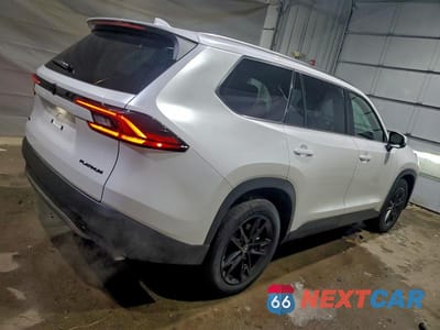 Trzecie zdjęcie samochodu z tyłu: 2025 TOYOTA GRAND HIGHLANDER PLATINUM VIN:5TDAAAB58SS094838 - miniatura