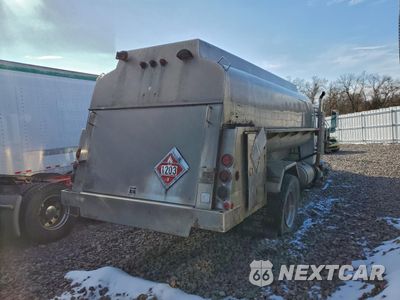 Czwarte zdjęcie samochodu z boku: 1995 INTERNATIONAL 4900 FUEL / LUBE TRUCK VIN:1HTSDAAN4SH633928 - miniatura
