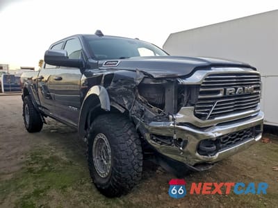 Czwarte zdjęcie samochodu z boku: 2019 RAM 2500 LARAMIE VIN:3C6UR5FLXKG615344 - miniatura