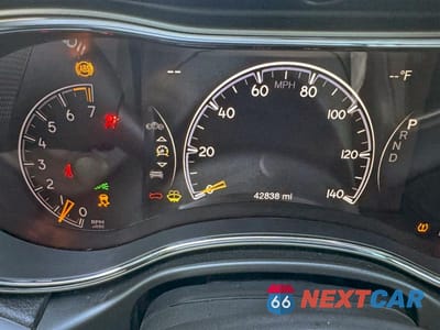 Zdjęcie 9 z 14 samochodu: 2021 JEEP GRAND CHEROKEE LAREDO VIN:1C4RJEAGXMC657311 - miniatura