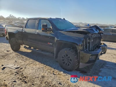 Czwarte zdjęcie samochodu z boku: 2019 CHEVROLET SILVERADO K2500 HEAVY DUTY LT VIN:1GC1KSEY0KF103220 - miniatura