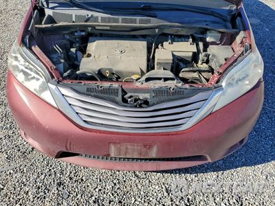 Zdjęcie 12 z 15 samochodu: 2016 TOYOTA SIENNA XLE VIN:5TDYK3DC7GS756208 - miniatura