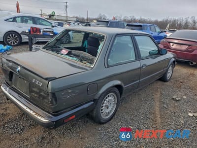 Trzecie zdjęcie samochodu z tyłu: 1987 BMW 325 E AUTOMATIC VIN:WBAAB6409H1683427 - miniatura