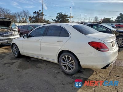 Drugie zdjęcie samochodu z przodu: 2015 MERCEDES-BENZ C 300 4MATIC VIN:55SWF4KBXFU032526 - miniatura