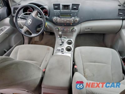 Zdjęcie 8 z 12 samochodu: 2010 TOYOTA HIGHLANDER VIN:5TDBK3EH4AS002707 - miniatura