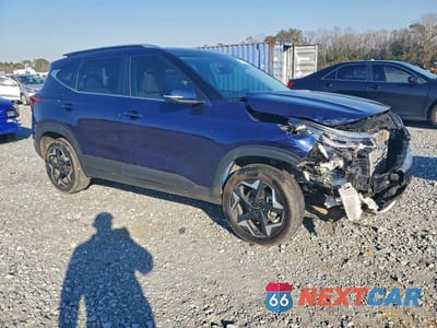 Czwarte zdjęcie samochodu z boku: 2024 KIA SELTOS EX VIN:KNDER2AA1R7616907 - miniatura