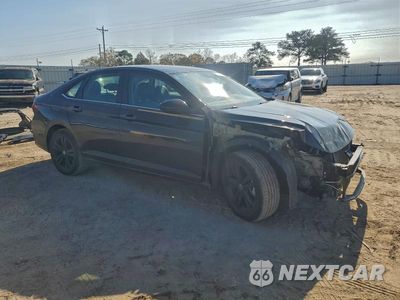 Czwarte zdjęcie samochodu z boku: 2024 VOLKSWAGEN JETTA SE VIN:3VW7M7BU8RM096575 - miniatura