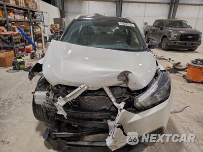 Piąte zdjęcie samochodu w środku: 2019 NISSAN KICKS S VIN:3N1CP5CU0KL545029 - miniatura