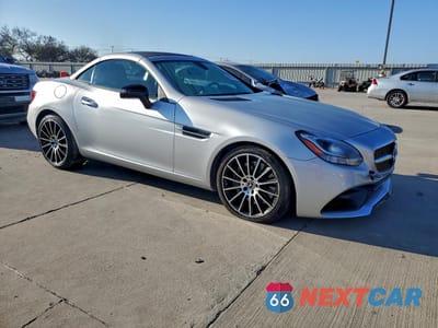Czwarte zdjęcie samochodu z boku: 2019 MERCEDES-BENZ SLC 300 VIN:WDDPK3JA8KF160196 - miniatura