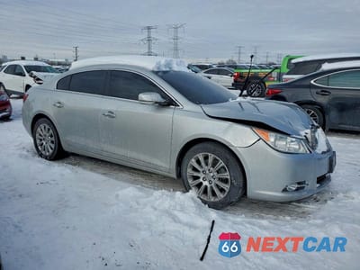 Czwarte zdjęcie samochodu z boku: 2013 BUICK LACROSSE VIN:1G4GC5E39DF258375 - miniatura