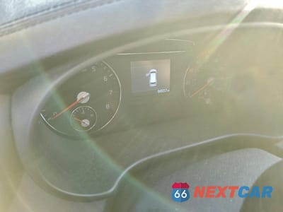 Zdjęcie 9 z 13 samochodu: 2019 KIA SORENTO LX VIN:5XYPG4A56KG598572 - miniatura