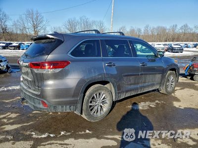 Trzecie zdjęcie samochodu z tyłu: 2017 TOYOTA HIGHLANDER SE VIN:5TDJZRFH8HS466313 - miniatura