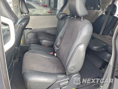 Zdjęcie 11 z 13 samochodu: 2012 TOYOTA SIENNA SPORT VIN:5TDXK3DC8CS210622 - miniatura