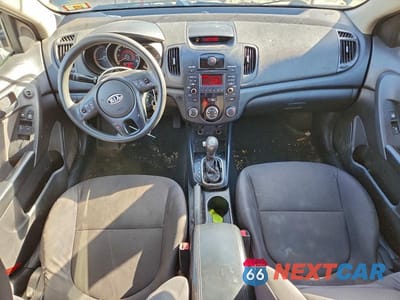 Zdjęcie 8 z 12 samochodu: 2012 KIA FORTE EX VIN:KNAFU4A25C5471796 - miniatura