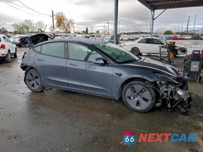 Czwarte zdjęcie samochodu z boku: 2022 TESLA MODEL 3 VIN:5YJ3E1EB4NF274826 - miniatura