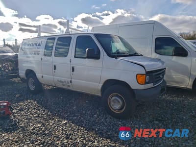 Czwarte zdjęcie samochodu z boku: 2004 FORD E250 UTILITY / SERVICE VAN VIN:1FTNE24WX4HB31882 - miniatura