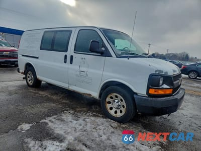 Czwarte zdjęcie samochodu z boku: 2012 CHEVROLET EXPRESS 1500 DELIVERY VAN VIN:1GCSGAFX3C1143666 - miniatura