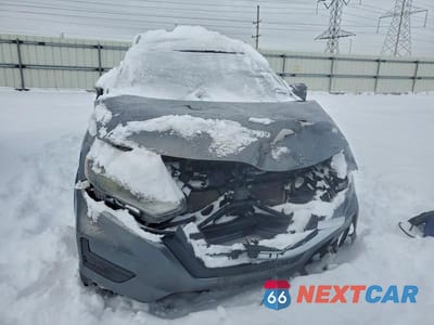 Piąte zdjęcie samochodu w środku: 2017 NISS ROGUE SV VIN:5N1AT2MT0HC885799 - miniatura