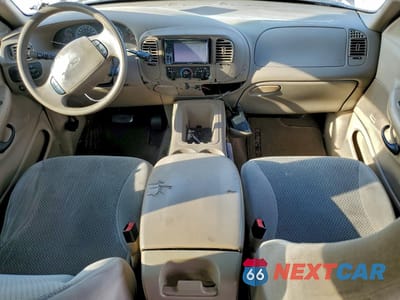 Zdjęcie 8 z 13 samochodu: 2002 FORD EXPEDITION XLT VIN:1FMRU15WX2LA70391 - miniatura