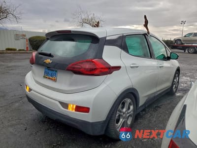 Trzecie zdjęcie samochodu z tyłu: 2020 CHEVROLET BOLT EV LT VIN:1G1FW6S04L4144603 - miniatura