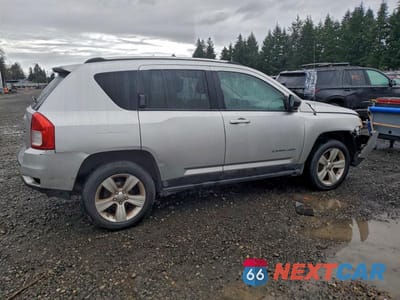 Trzecie zdjęcie samochodu z tyłu: 2011 JEEP COMPASS SPORT VIN:1J4NF1FB1BD270492 - miniatura