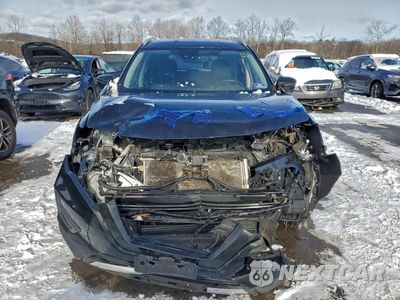 Piąte zdjęcie samochodu w środku: 2018 NISSAN ROGUE S VIN:JN8AT2MV4JW323984 - miniatura