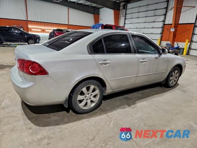 Trzecie zdjęcie samochodu z tyłu: 2008 KIA OPTIMA LX VIN:KNAGE123085232851 - miniatura