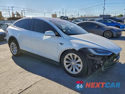 Czwarte zdjęcie samochodu z boku: 2021 TESLA MODEL X VIN:5YJXCDE24MF321599 - miniatura
