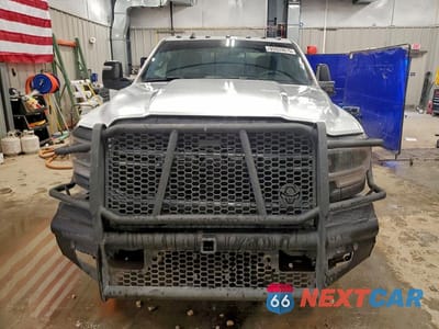 Piąte zdjęcie samochodu w środku: 2023 RAM 3500TRADESMAN REG 6 VIN:3C63R3AL1PG601220 - miniatura