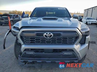 Piąte zdjęcie samochodu w środku: 2024 TOYOTA TACOMA TRD SPORT VIN:3TMLB5JN4RM079424 - miniatura