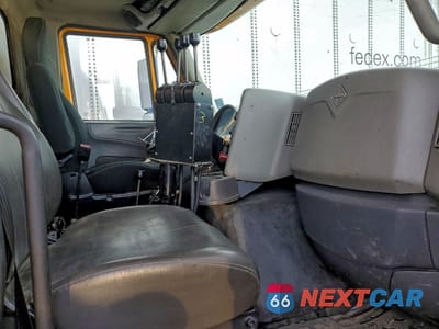 Piąte zdjęcie samochodu w środku: 2012 INTERNATIONAL 7600 DUMP TRUCK VIN:1HTGRSJT5CJ627531 - miniatura