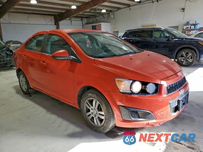 Czwarte zdjęcie samochodu z boku: 2012 CHEVROLET SONIC LT VIN:1G1JC5SH2C4163864 - miniatura