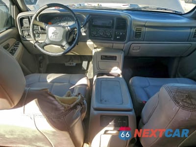 Zdjęcie 8 z 13 samochodu: 2001 CHEVROLET SUBURBAN VIN:3GNEC16T31G128368 - miniatura