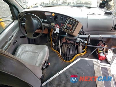 Piąte zdjęcie samochodu w środku: 2000 FORD E350 SCHOOL BUS VIN:1FDSE35F1YHB36378 - miniatura