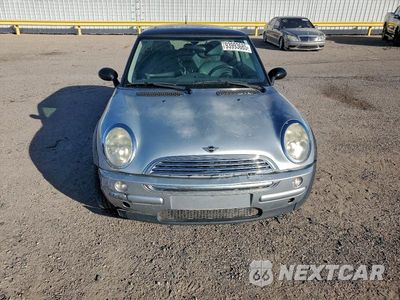 Piąte zdjęcie samochodu w środku: 2003 MINI COOPER VIN:WMWRC33423TE19873 - miniatura